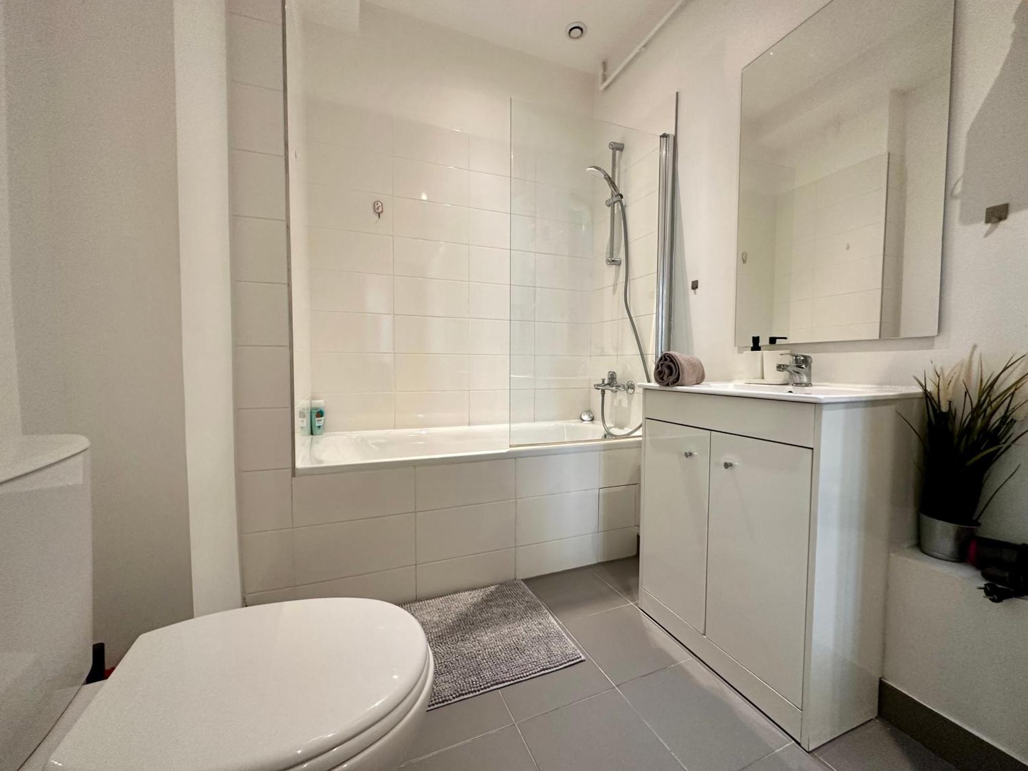 Apartment Champs Elysees 3 *